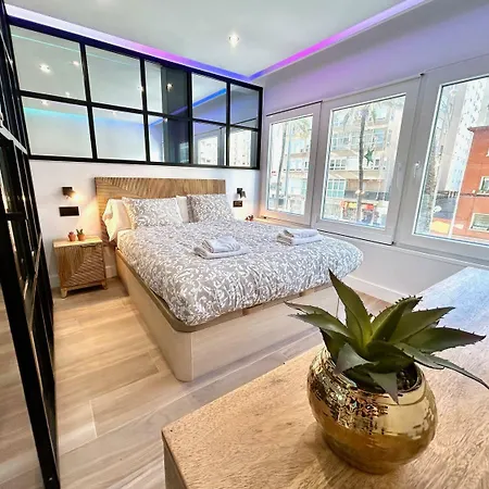 Gatu Premium Deseo Piso De Lujo Junto El Mar Con Parking Gratis -Mayores De 21 Anos Y Familias Apartmán